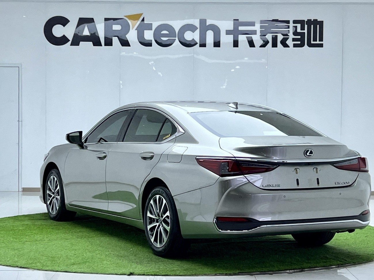 Lexus ES 200 2024