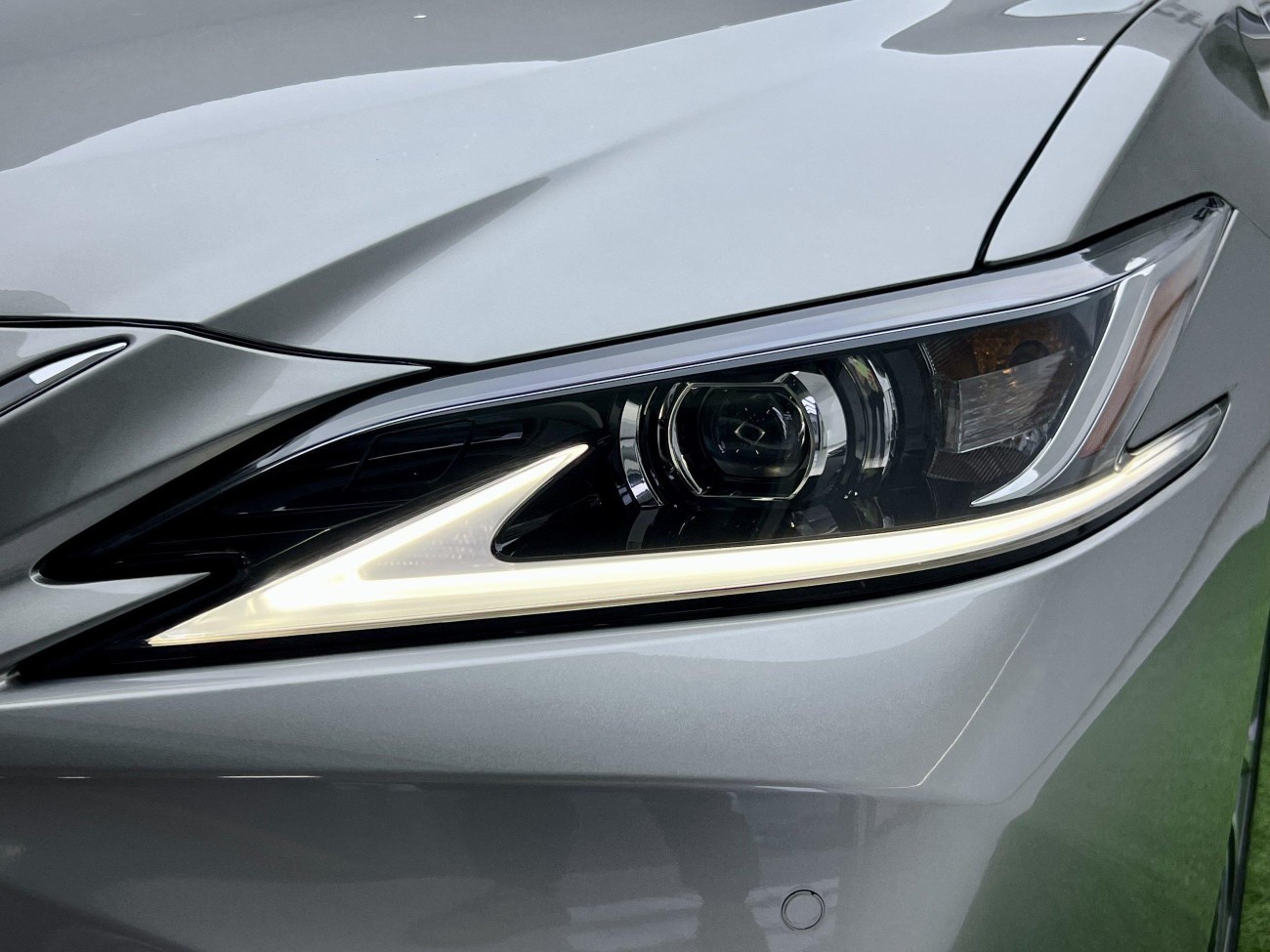 Lexus ES 200 2024
