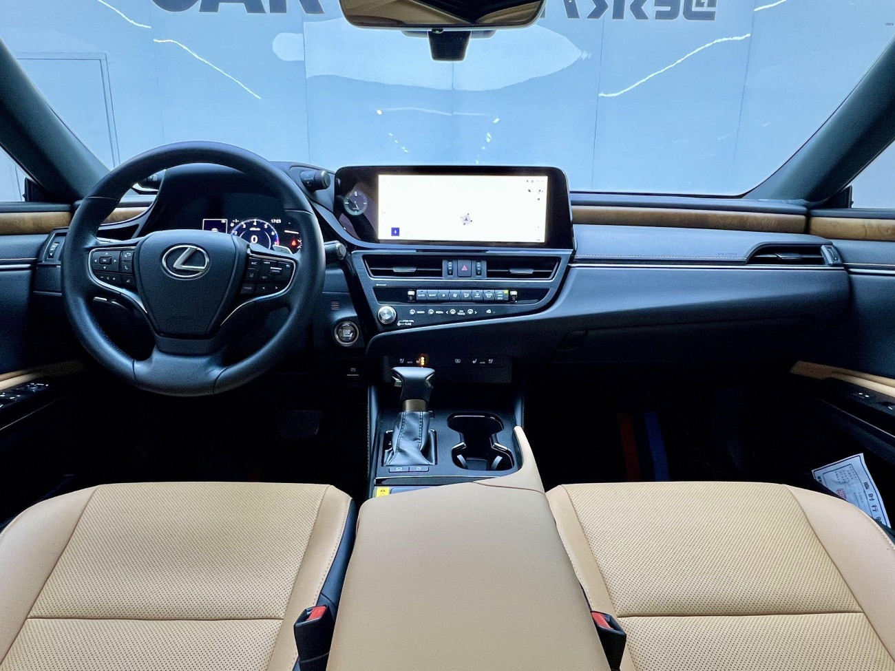 Lexus ES 200 2024