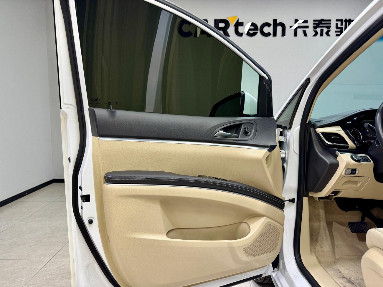 Buick GL8 2025