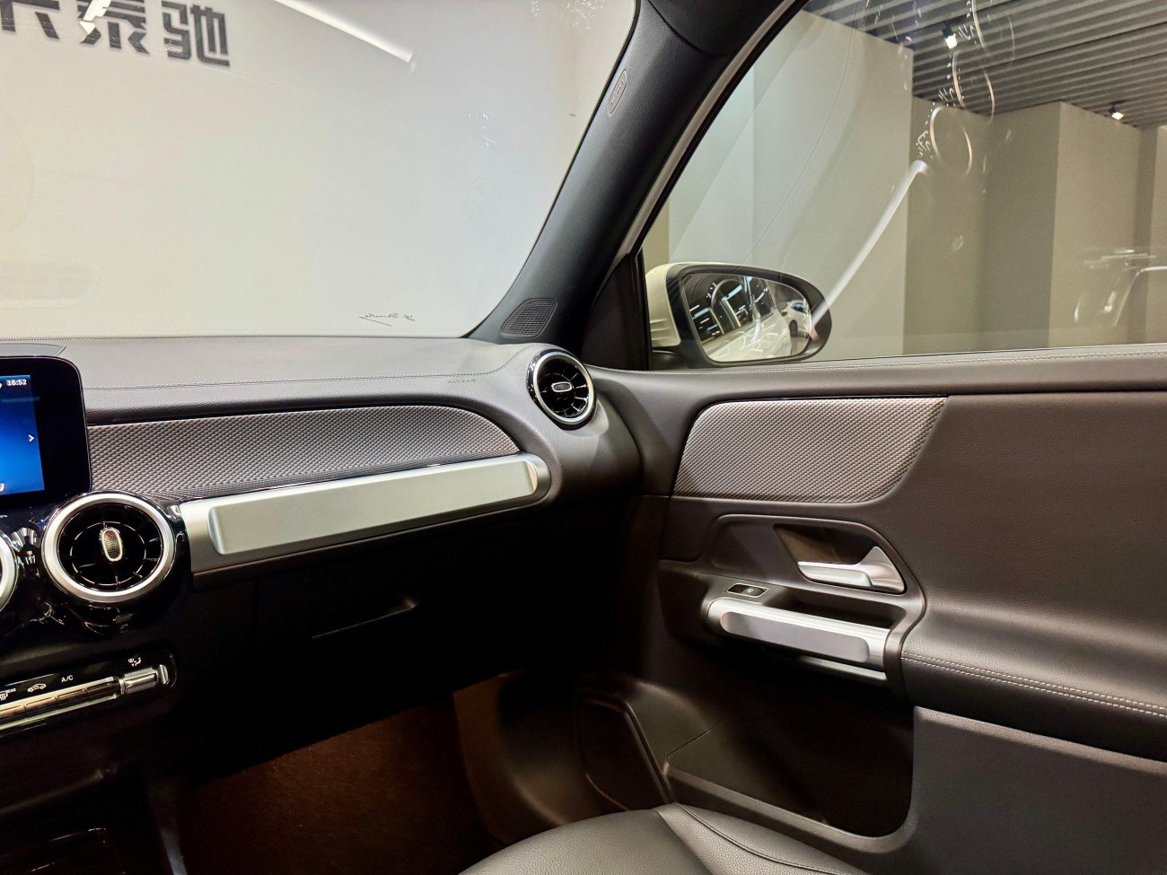 Mercedes-Benz GLB 2025