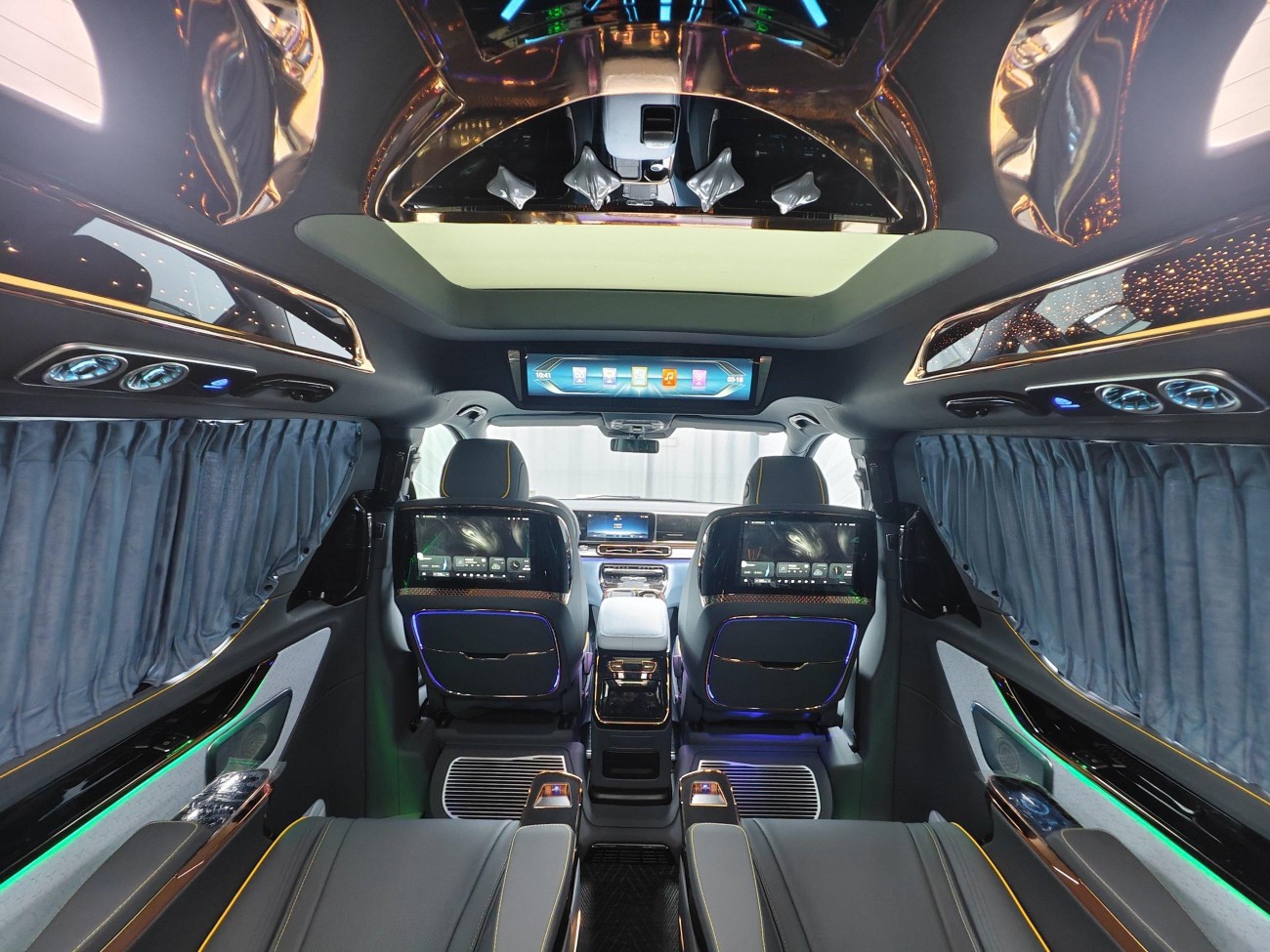 Mercedes-Benz V 2024