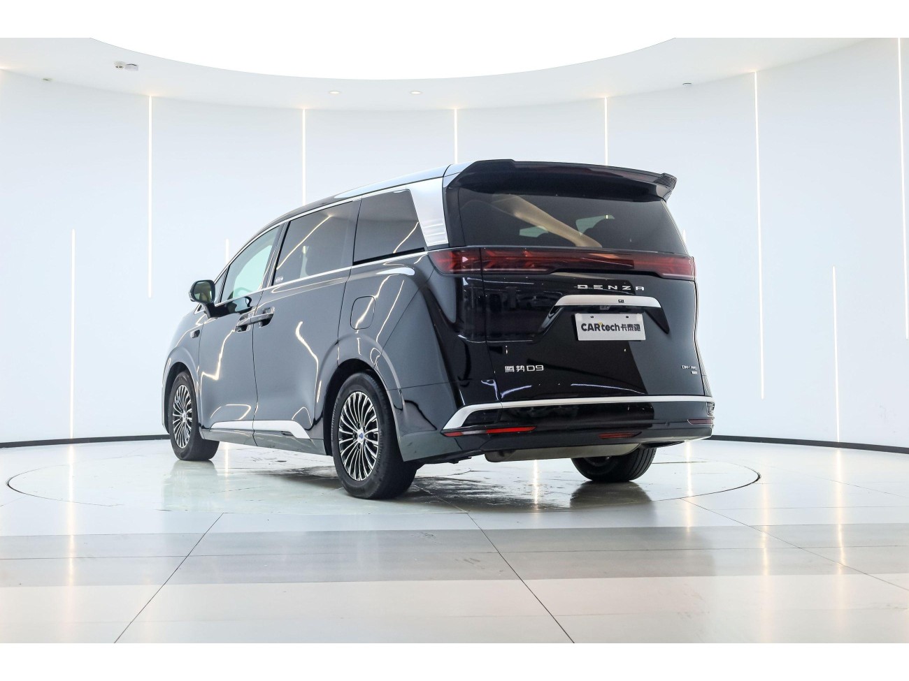 Denza D9 2025