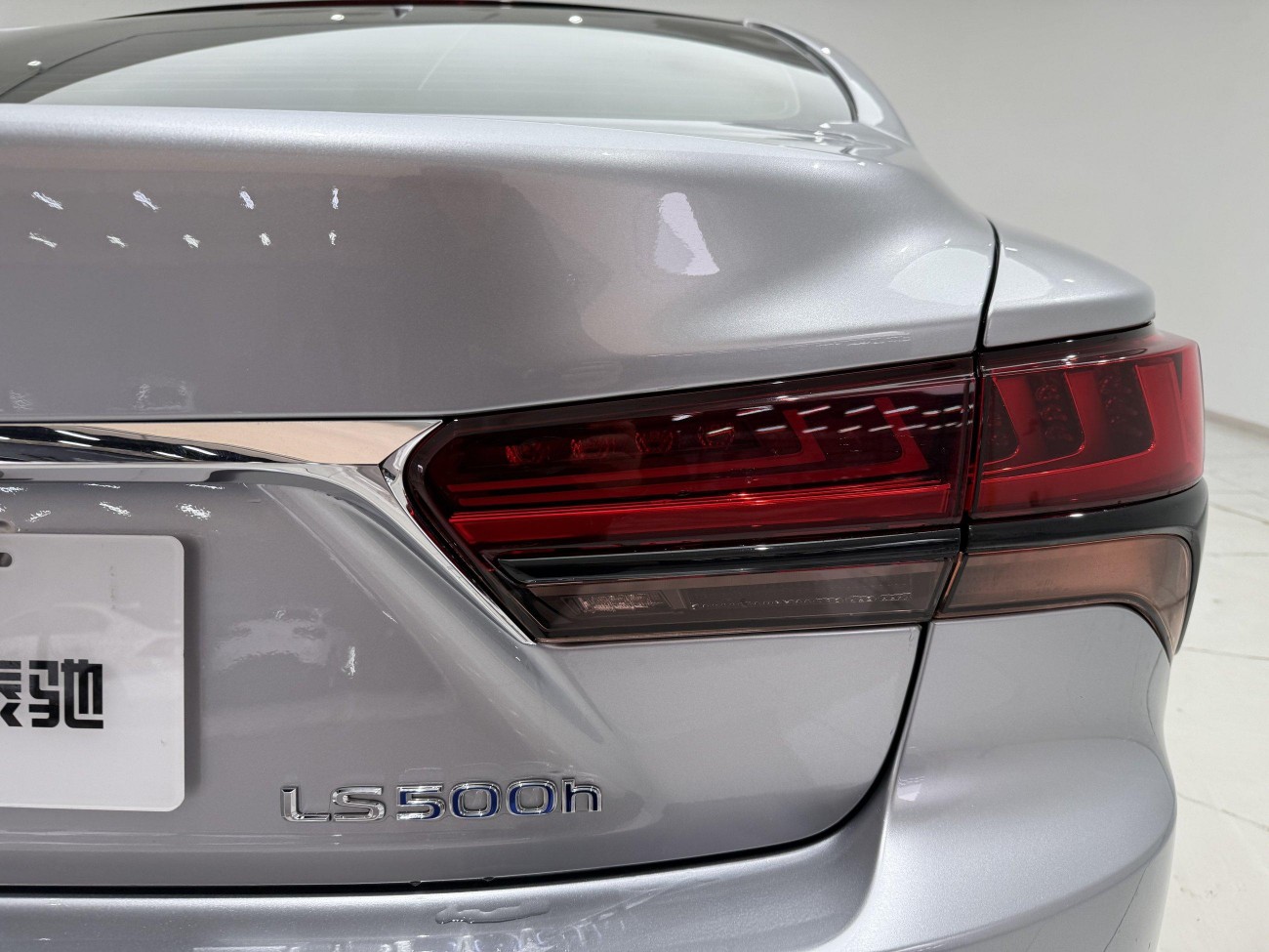 Lexus LS 500h 2021