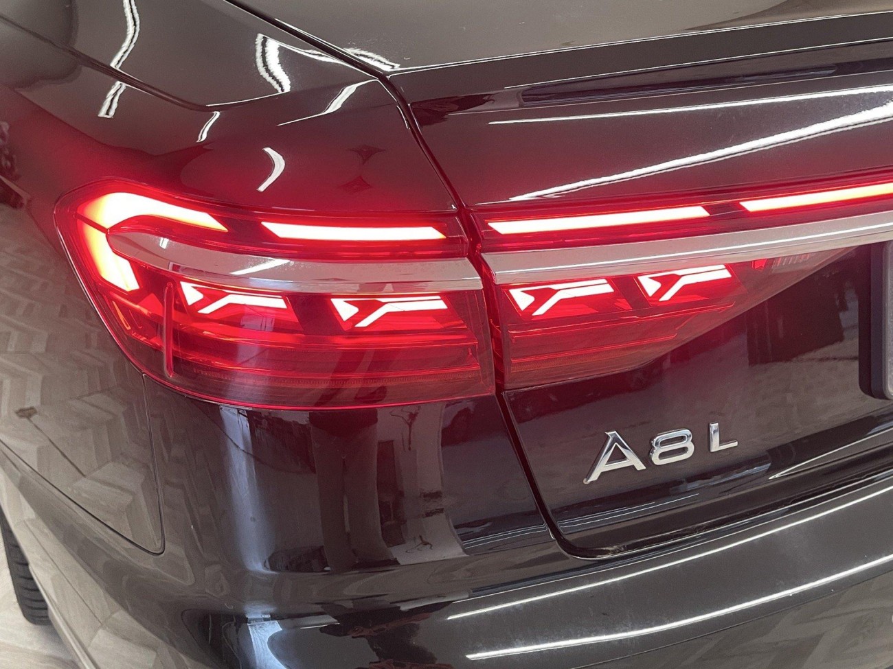 Audi A8L 45 TFSI 2023