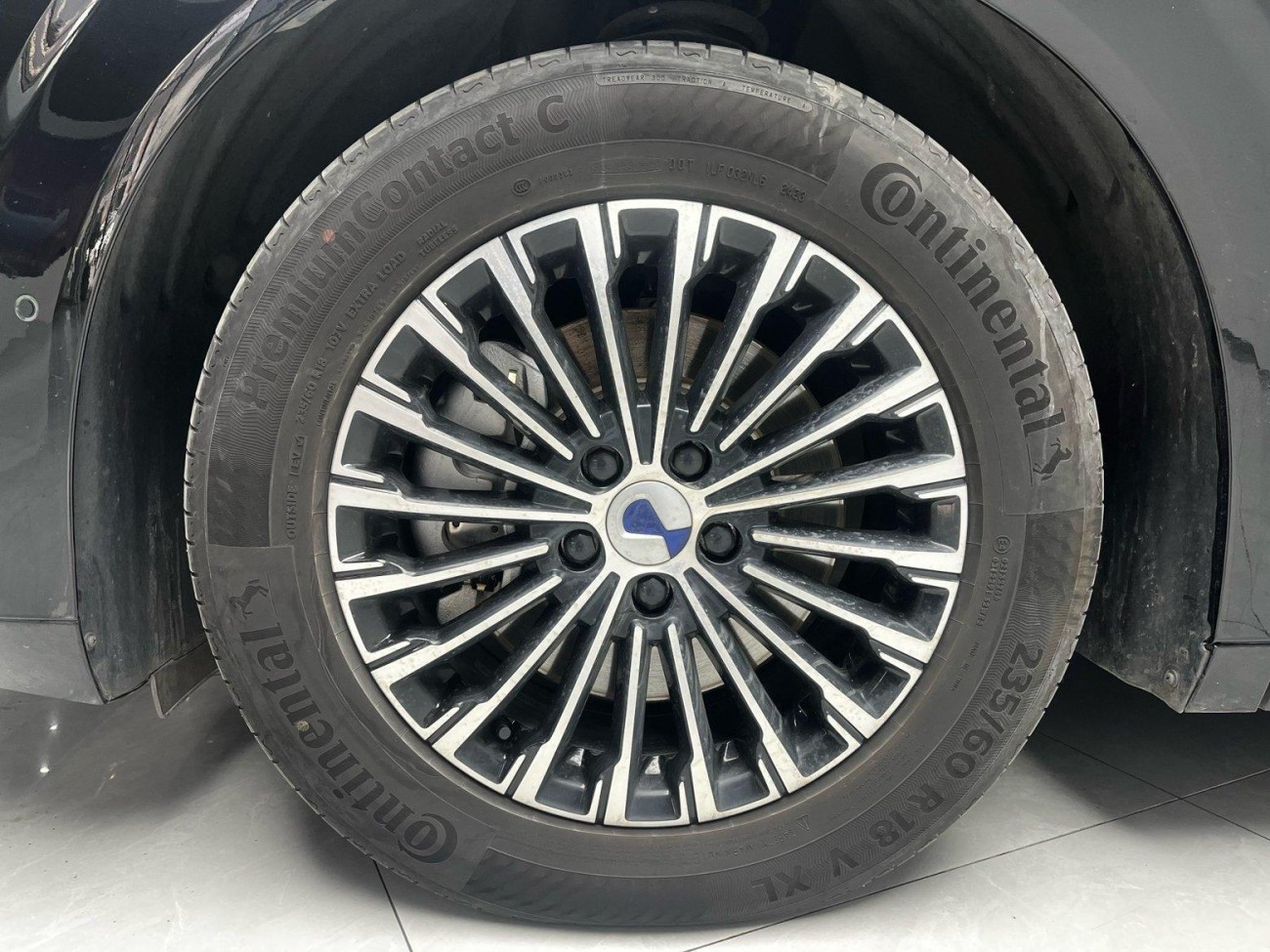 Denza D9 2023