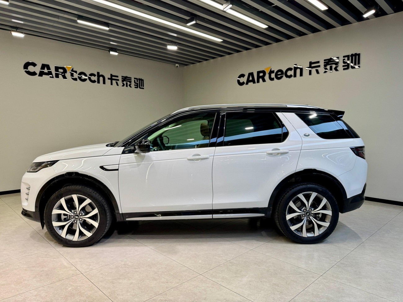 Land Rover Discovery Sport 2024