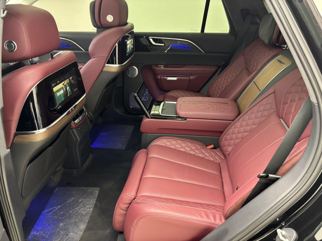 Hongqi E-HS9 2023