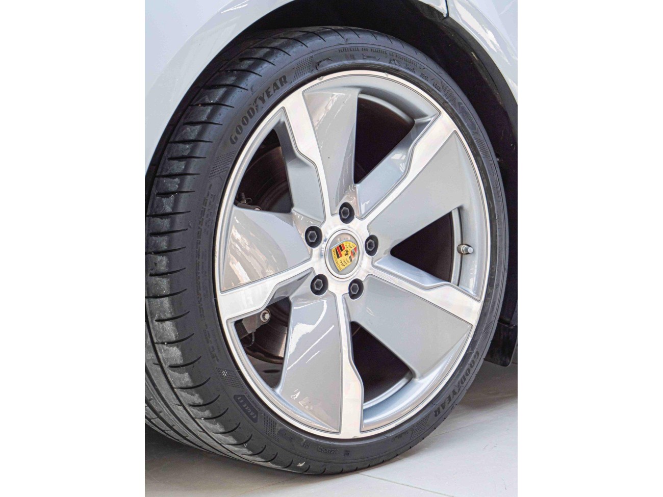Porsche Taycan 2024