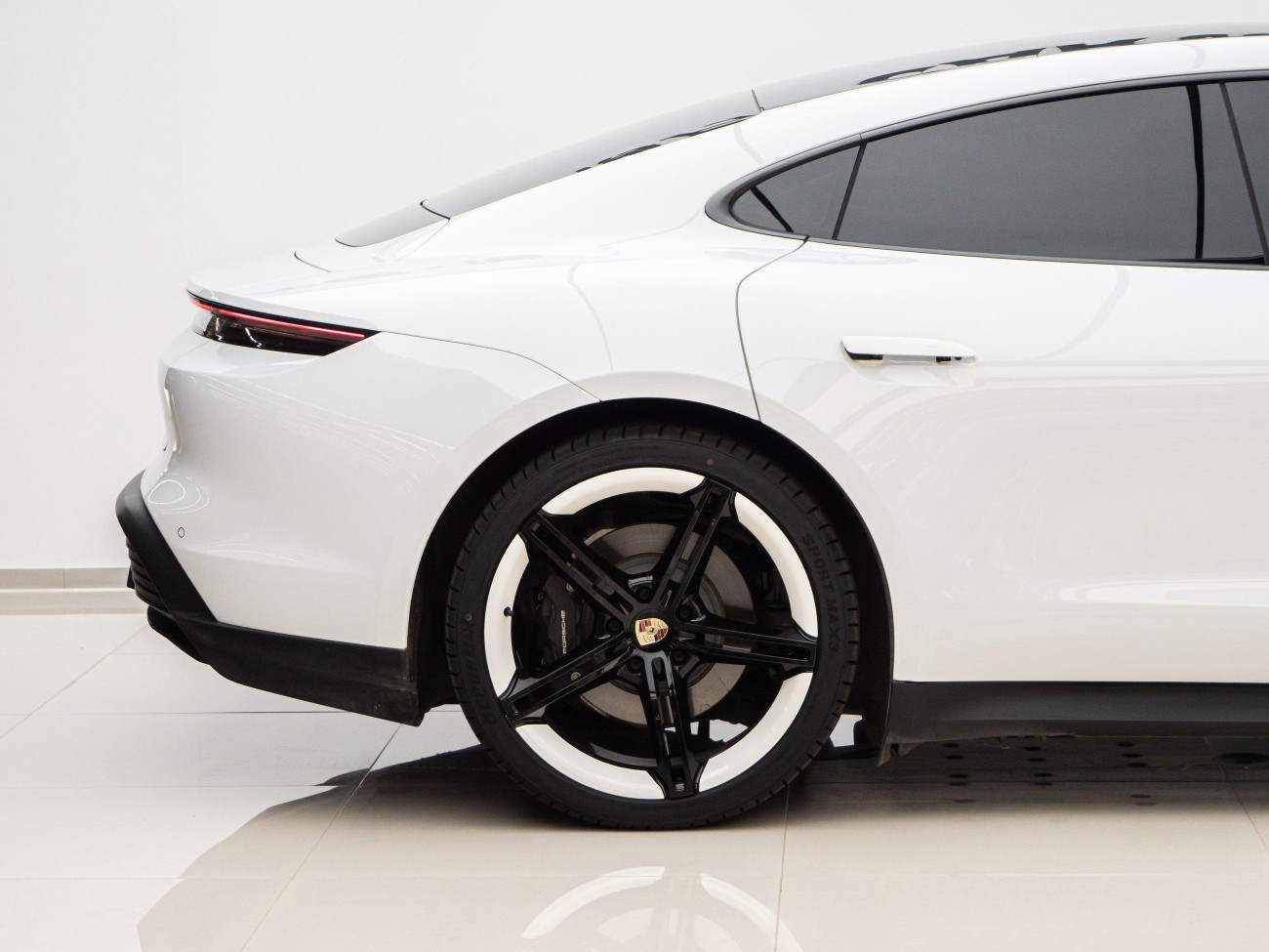 Porsche Taycan 2024