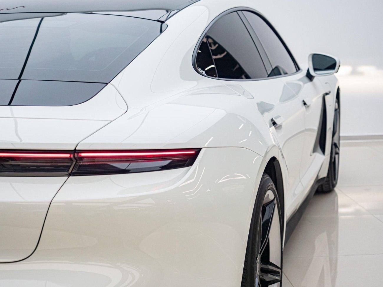 Porsche Taycan 2023
