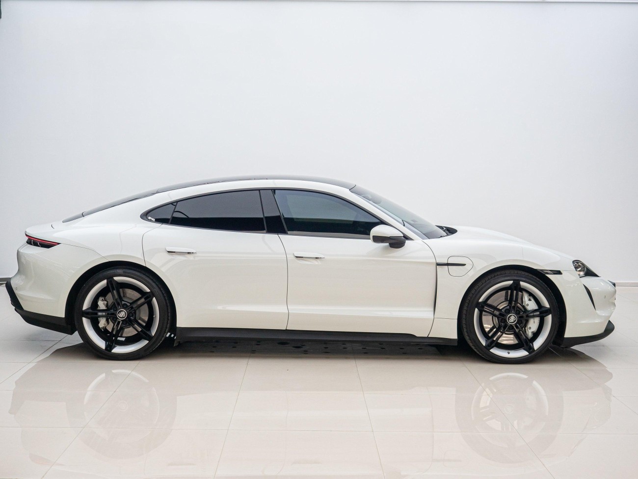 Porsche Taycan 2023