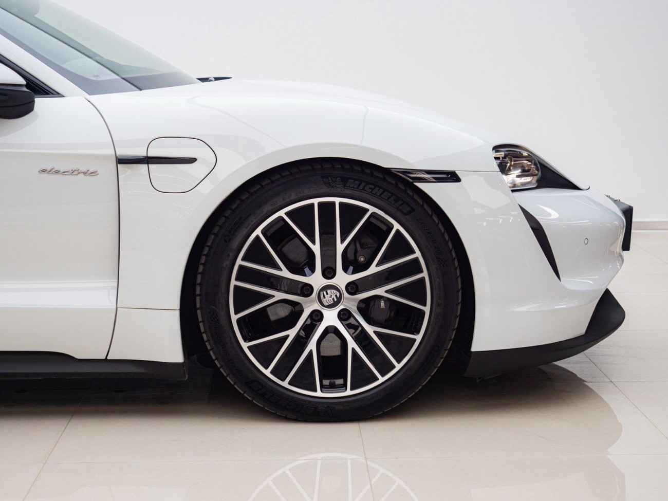 Porsche Taycan 2023