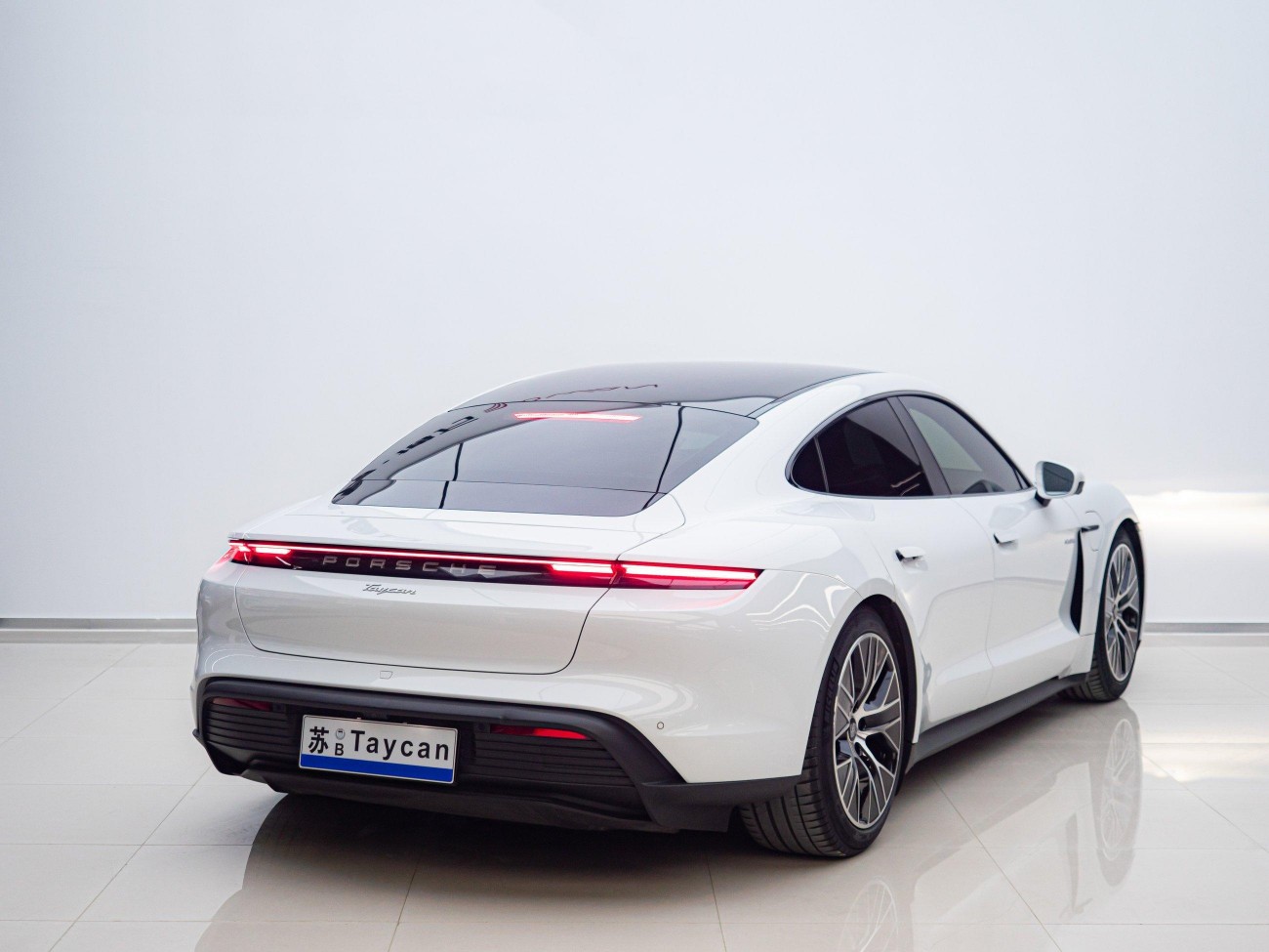 Porsche Taycan 2023