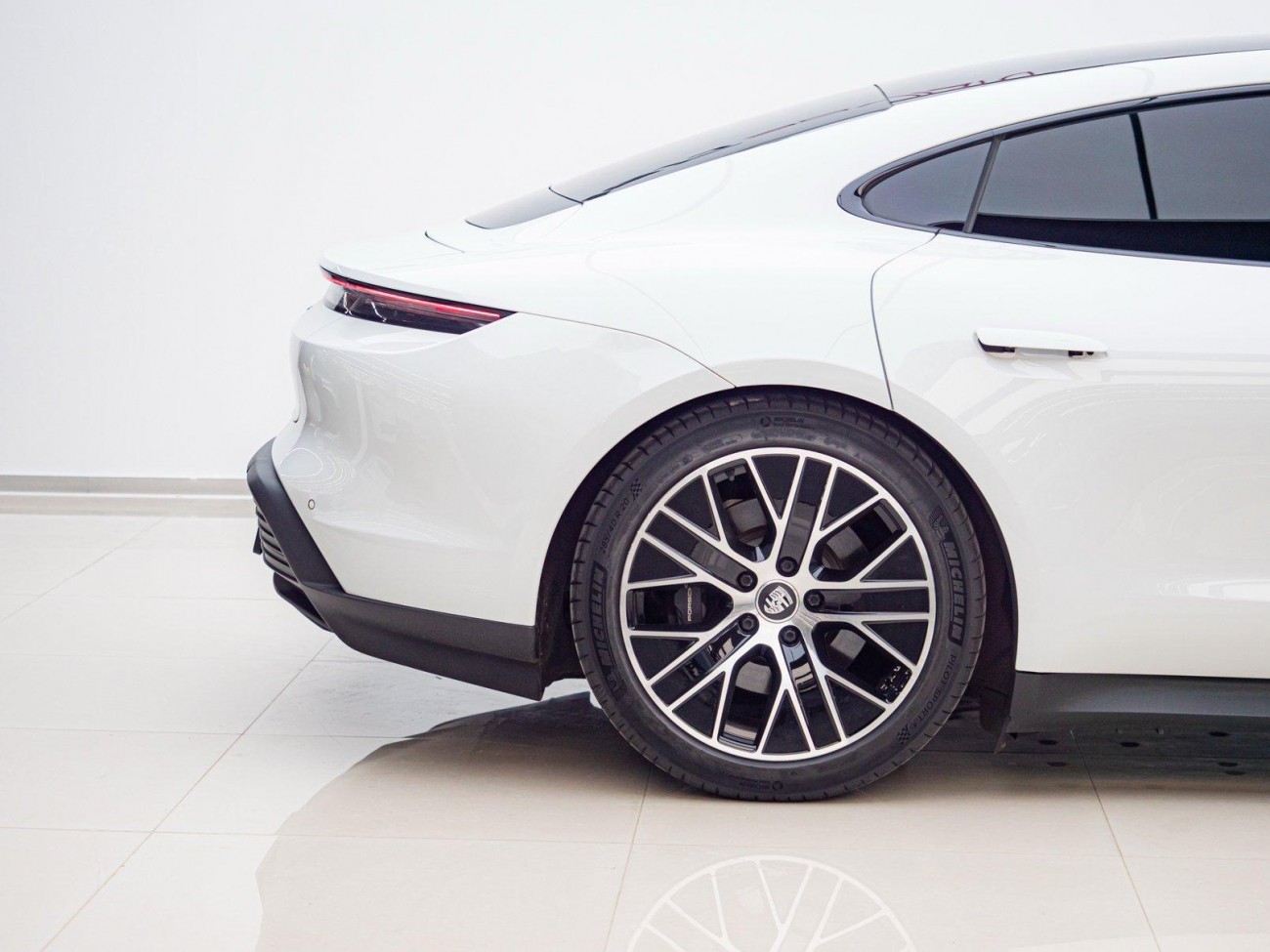 Porsche Taycan 2023