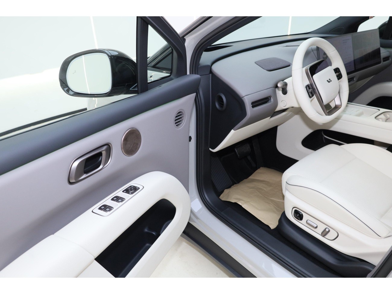 Li Auto i6 2025