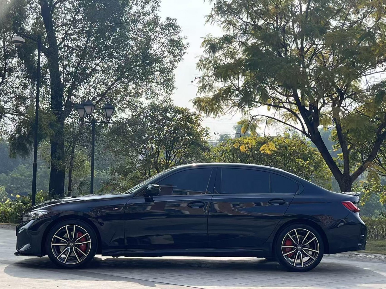 BMW 325Li 2023