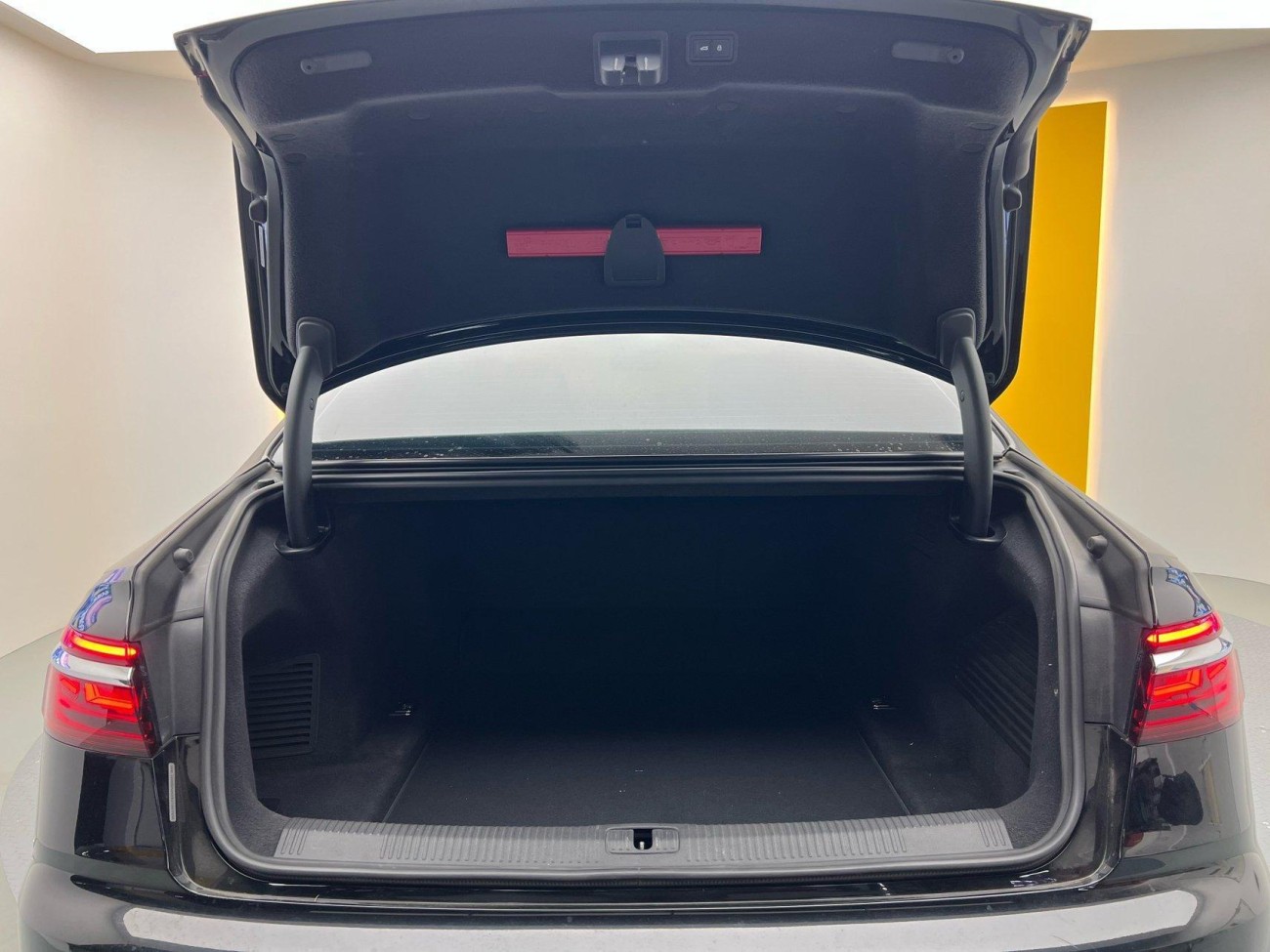Audi A8L 55 TFSI 2021