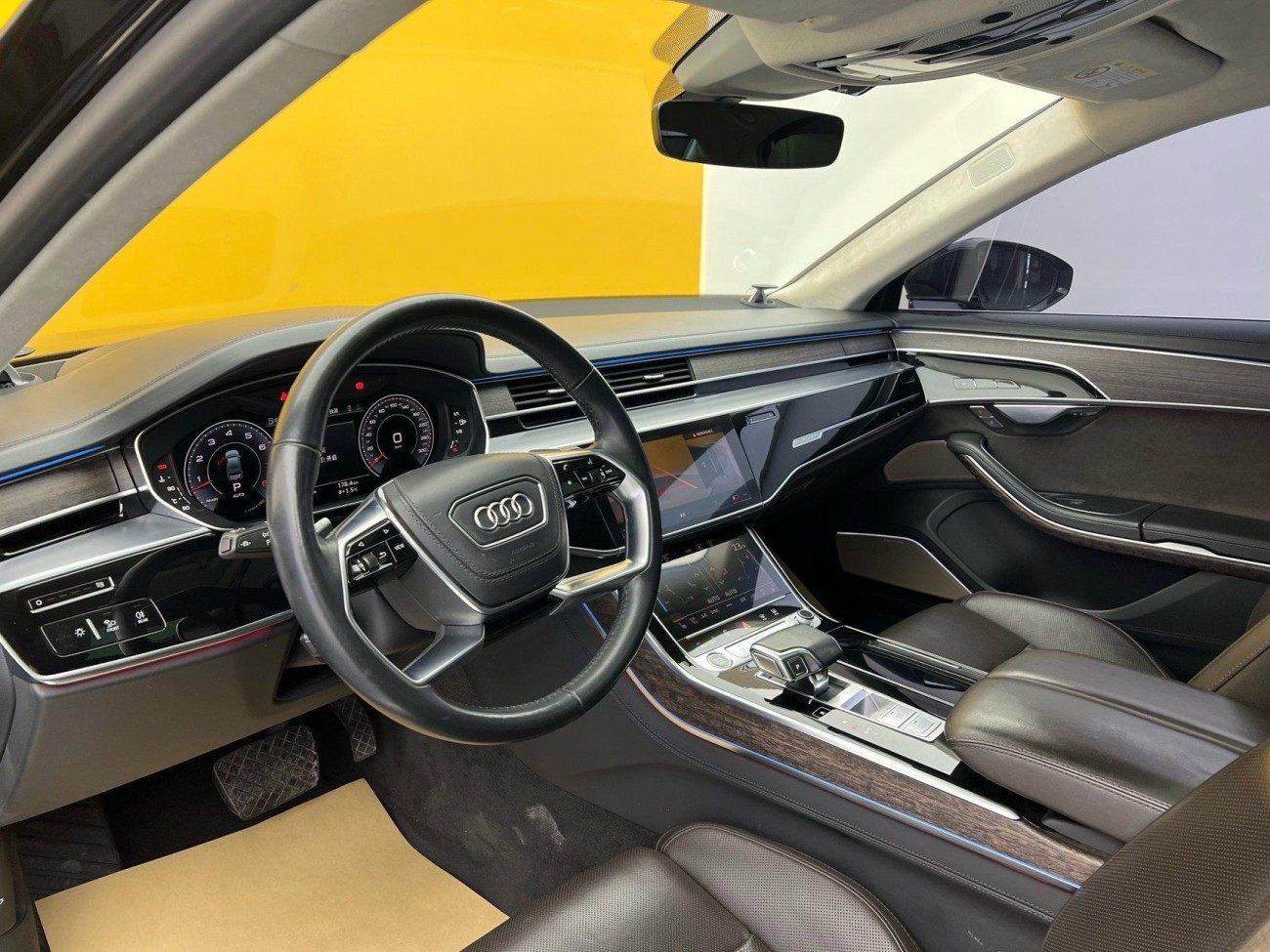 Audi A8L 55 TFSI 2021