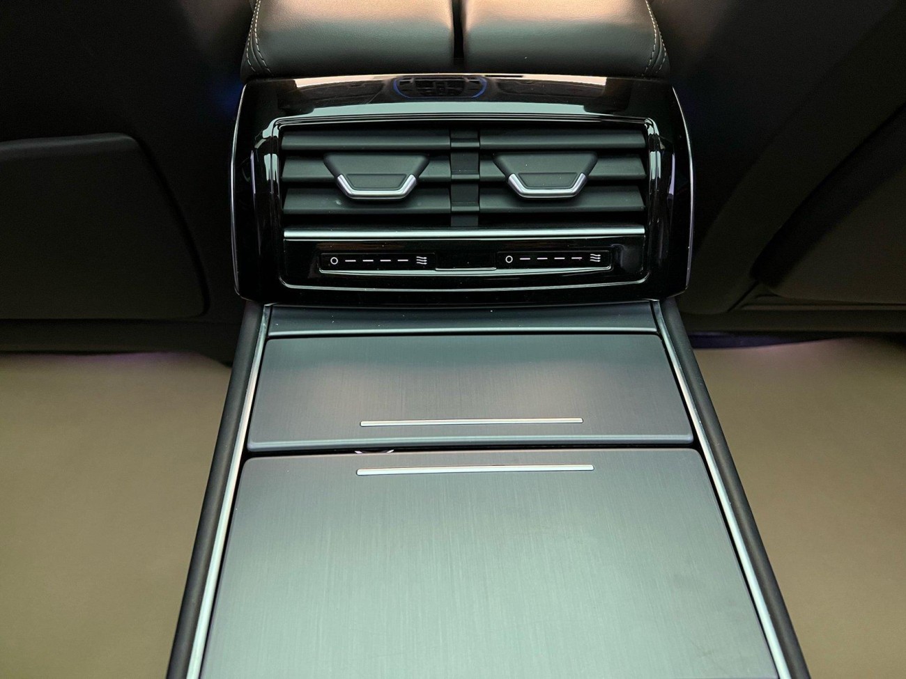 Audi A8L 55 TFSI 2021
