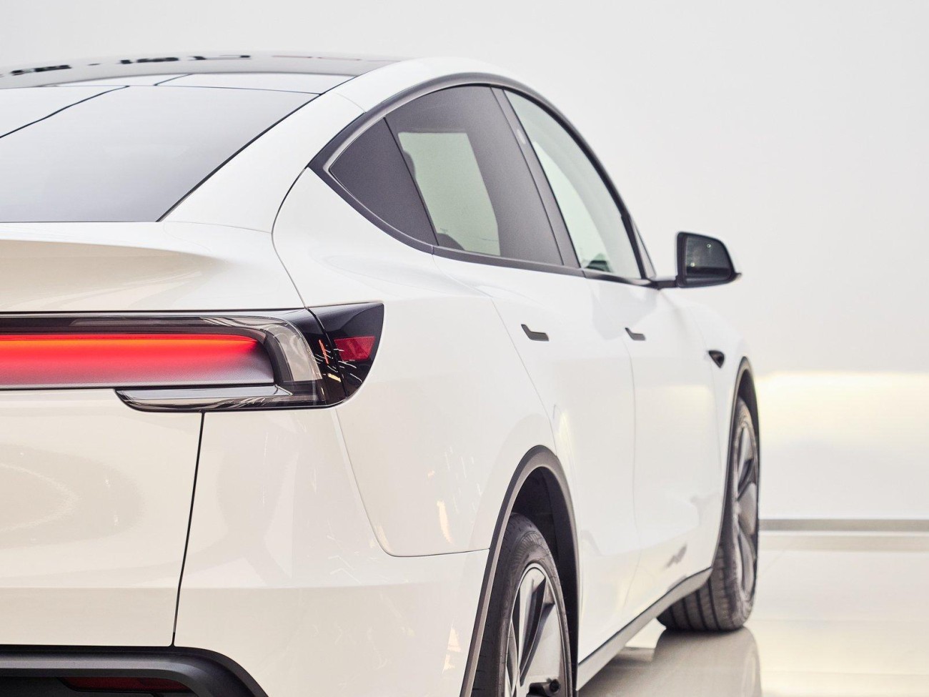 Tesla Model Y 2025