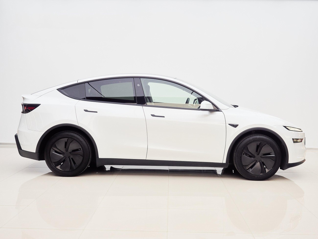 Tesla Model Y 2025