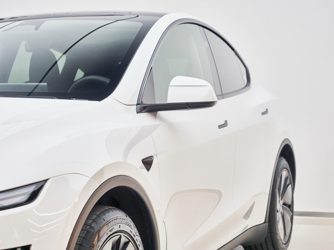 Tesla Model Y 2025