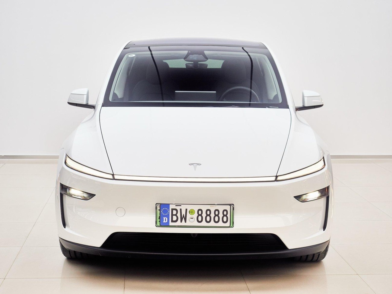 Tesla Model Y 2025
