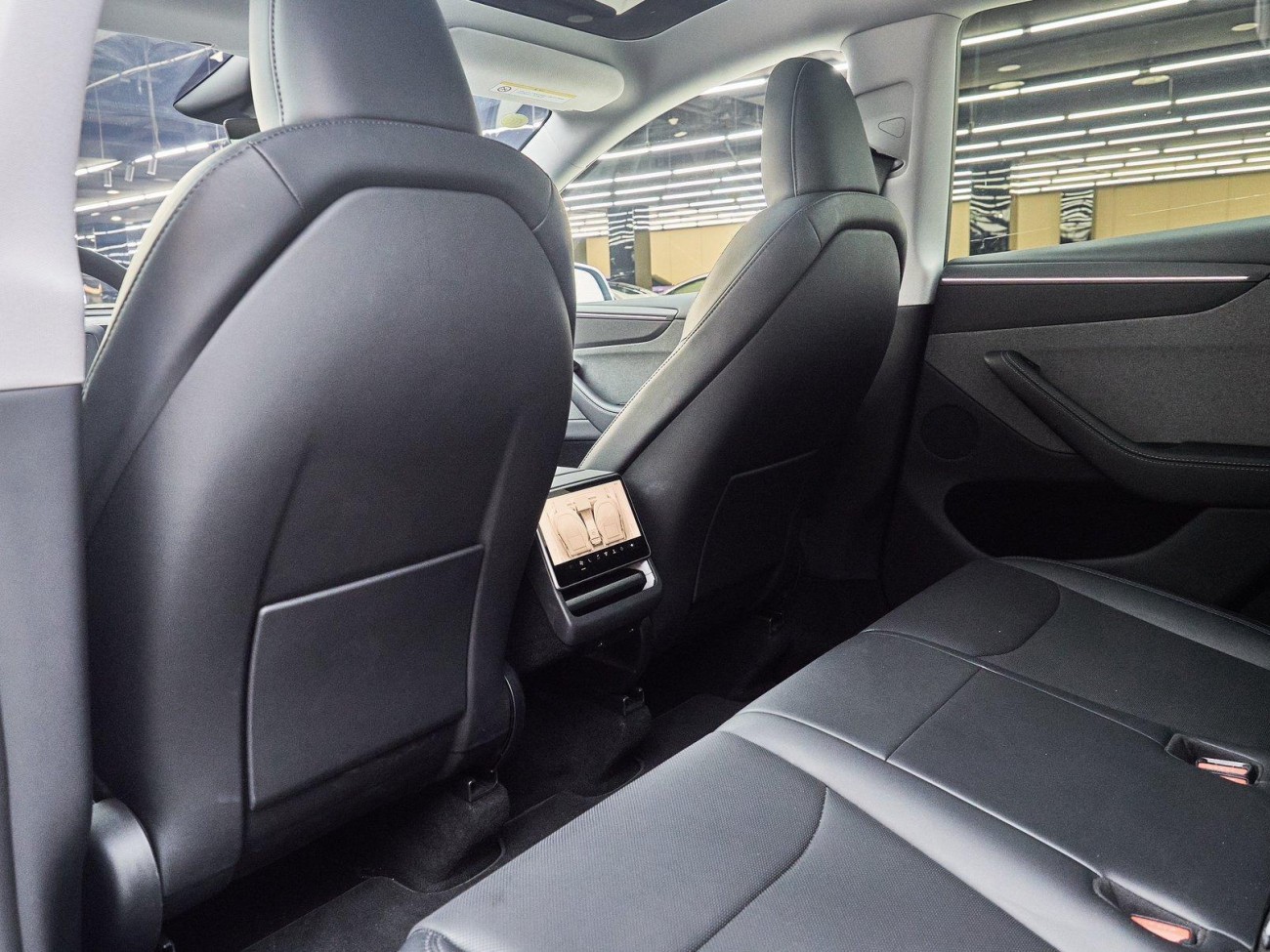 Tesla Model Y 2025