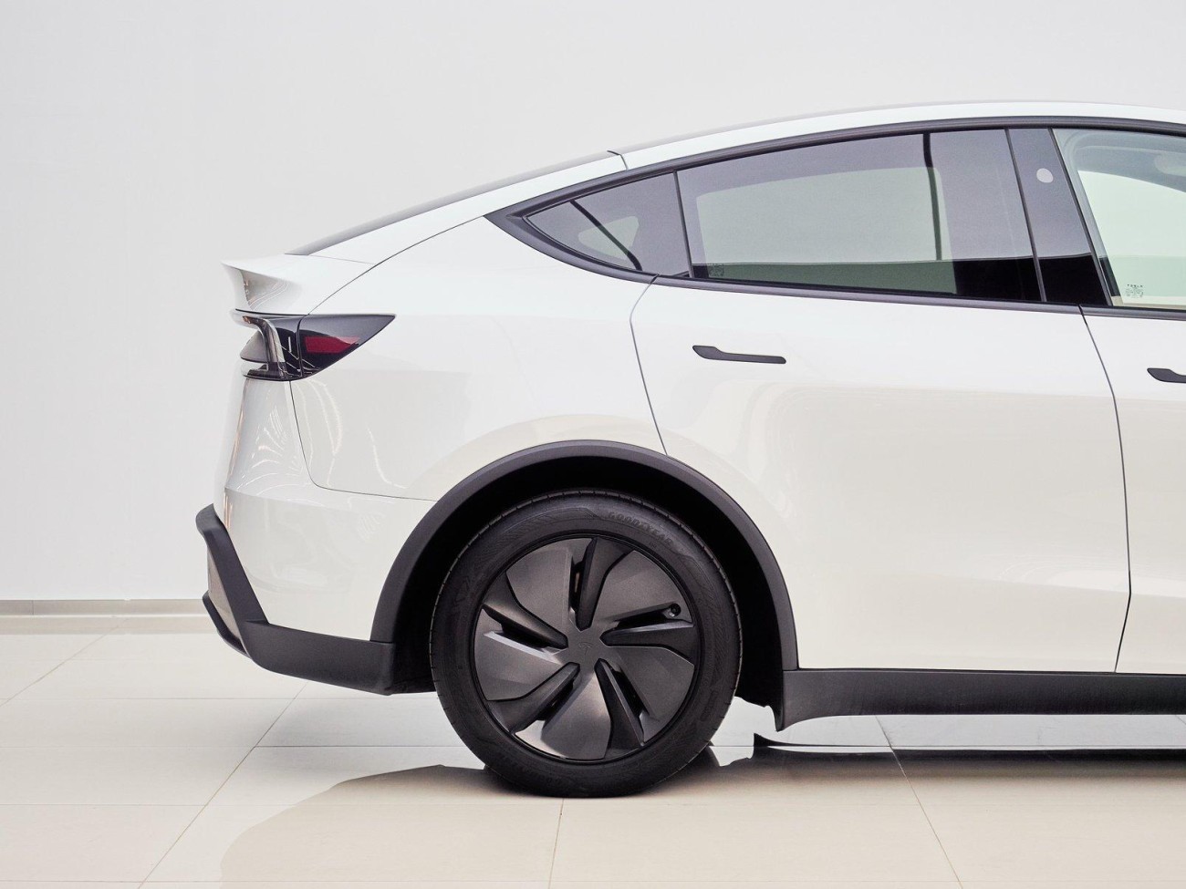 Tesla Model Y 2025