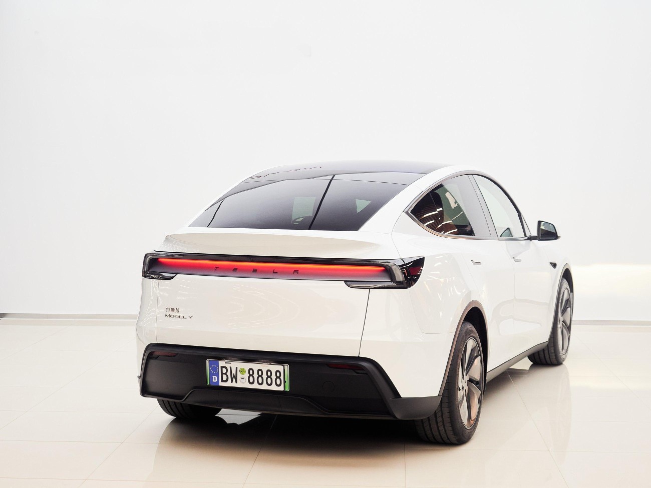 Tesla Model Y 2025