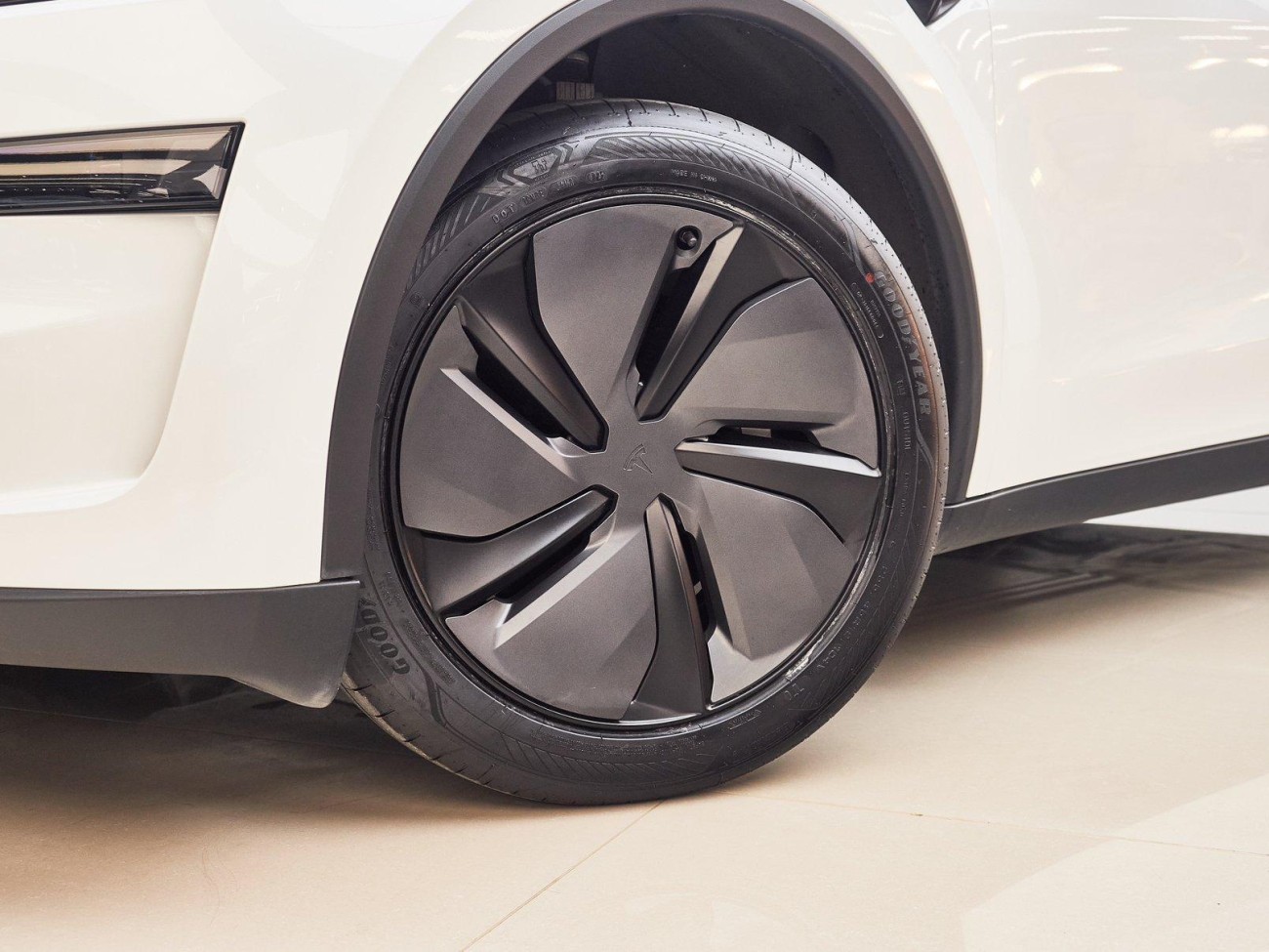 Tesla Model Y 2025