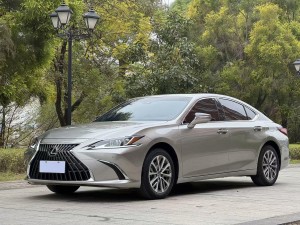 Lexus ES 200 2024
