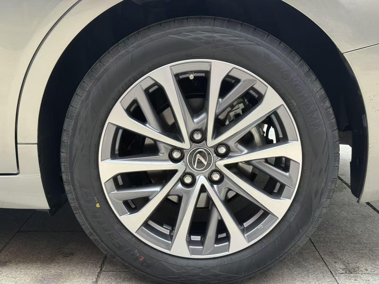Lexus ES 200 2024