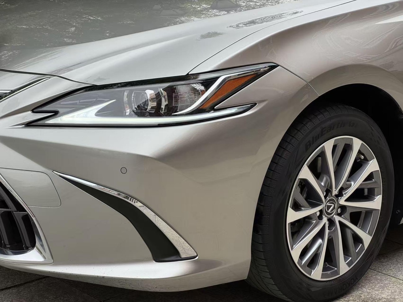 Lexus ES 200 2024