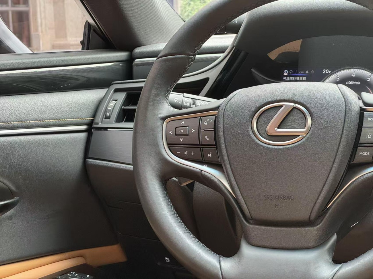 Lexus ES 200 2024