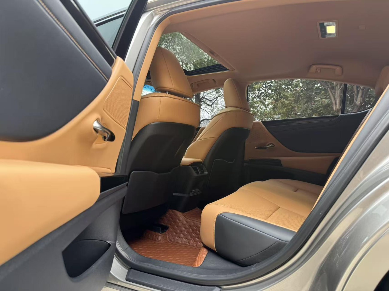 Lexus ES 200 2024
