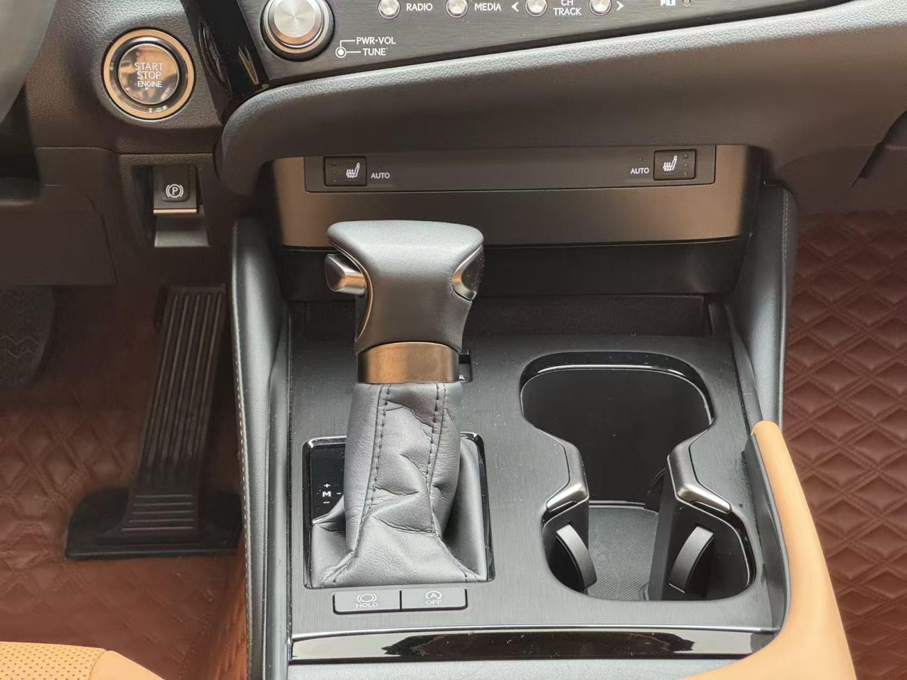 Lexus ES 200 2024