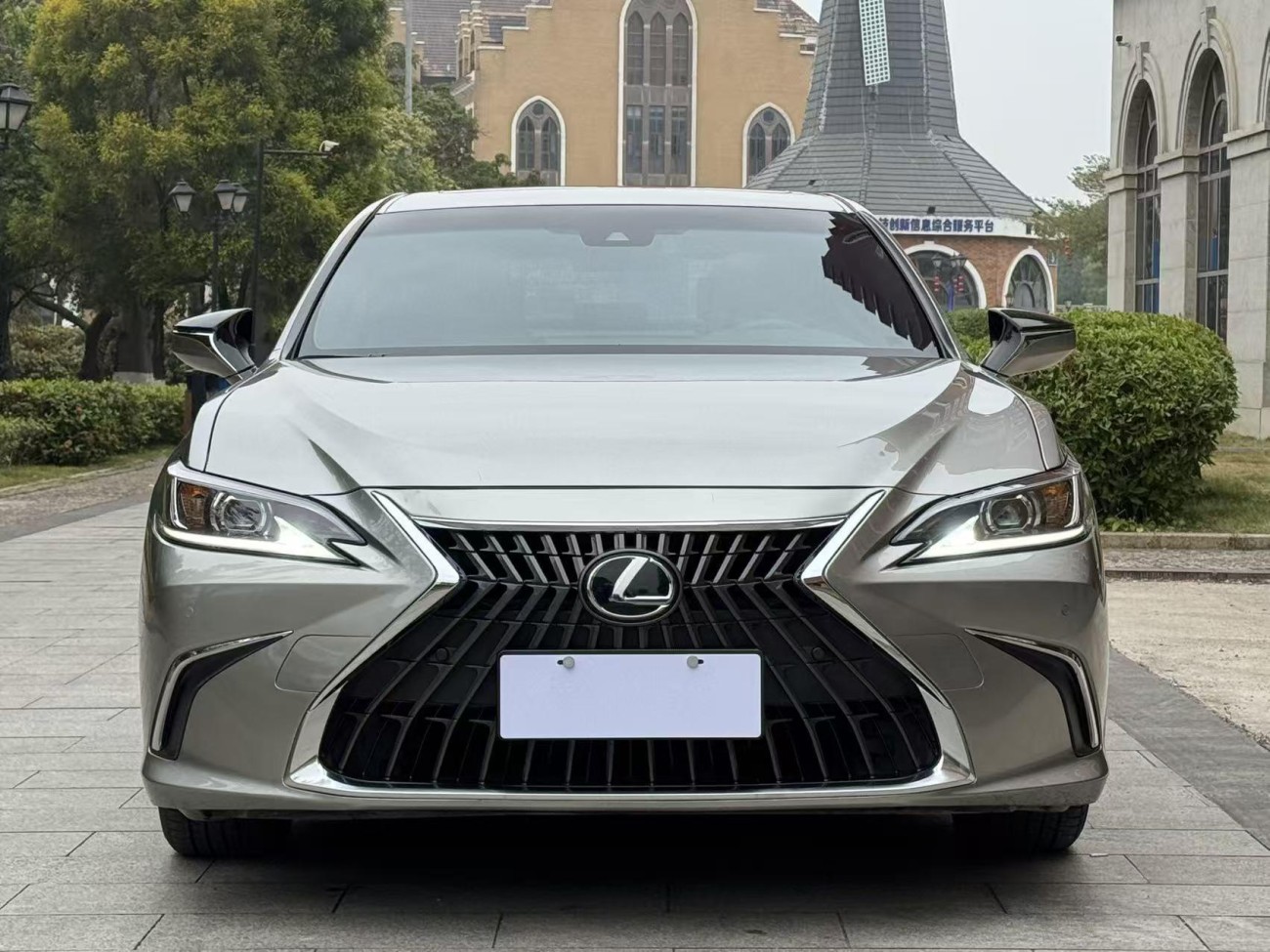 Lexus ES 200 2024