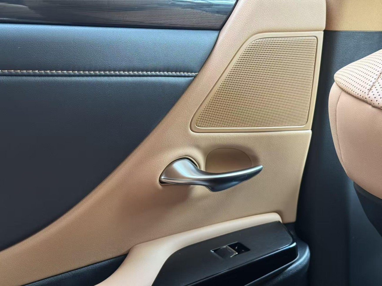 Lexus ES 200 2024