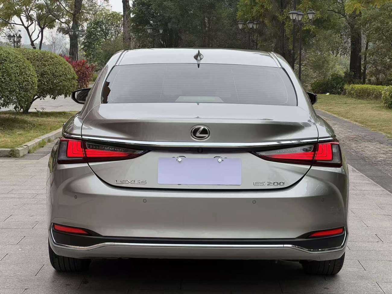Lexus ES 200 2024