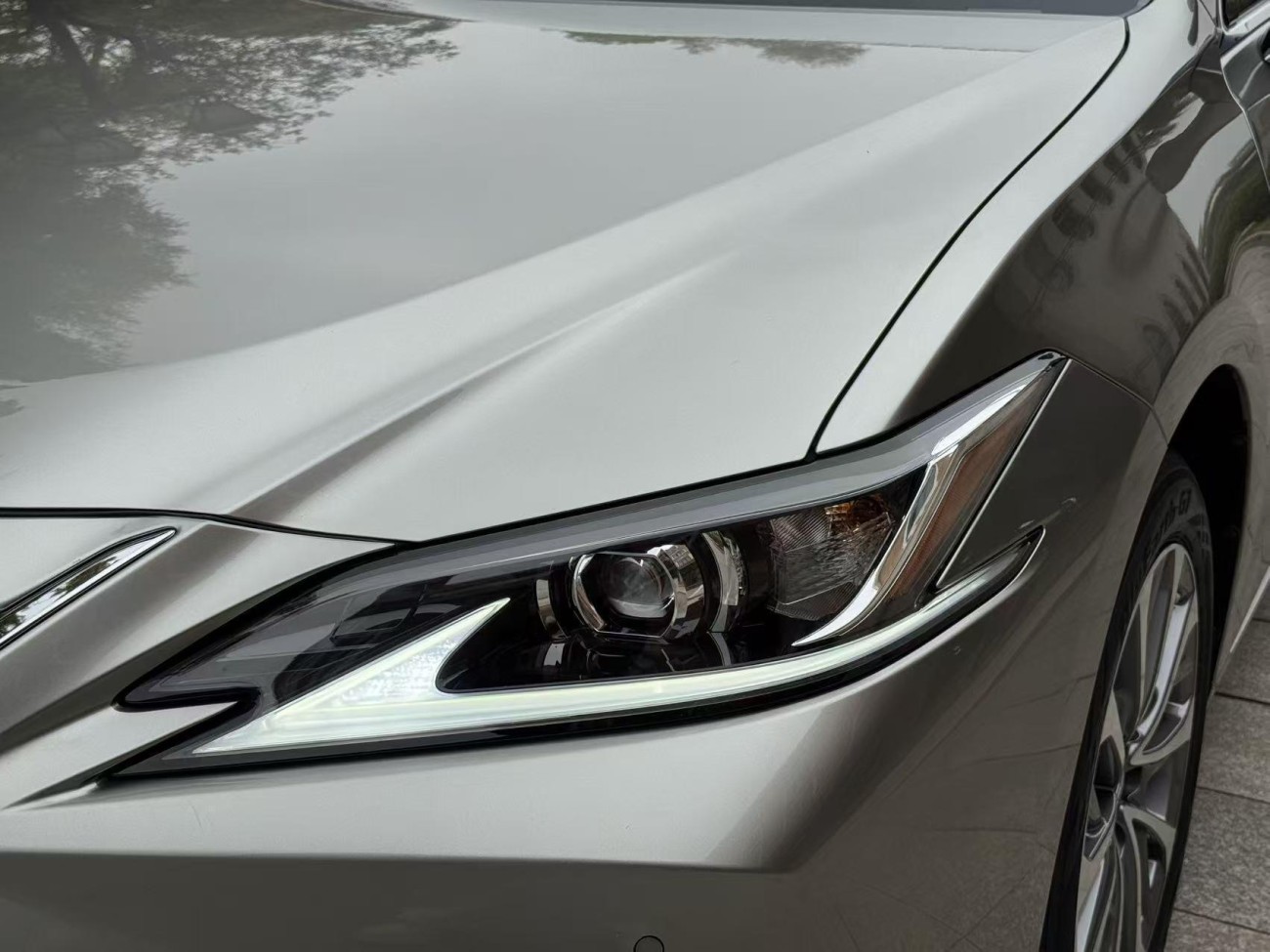 Lexus ES 200 2024
