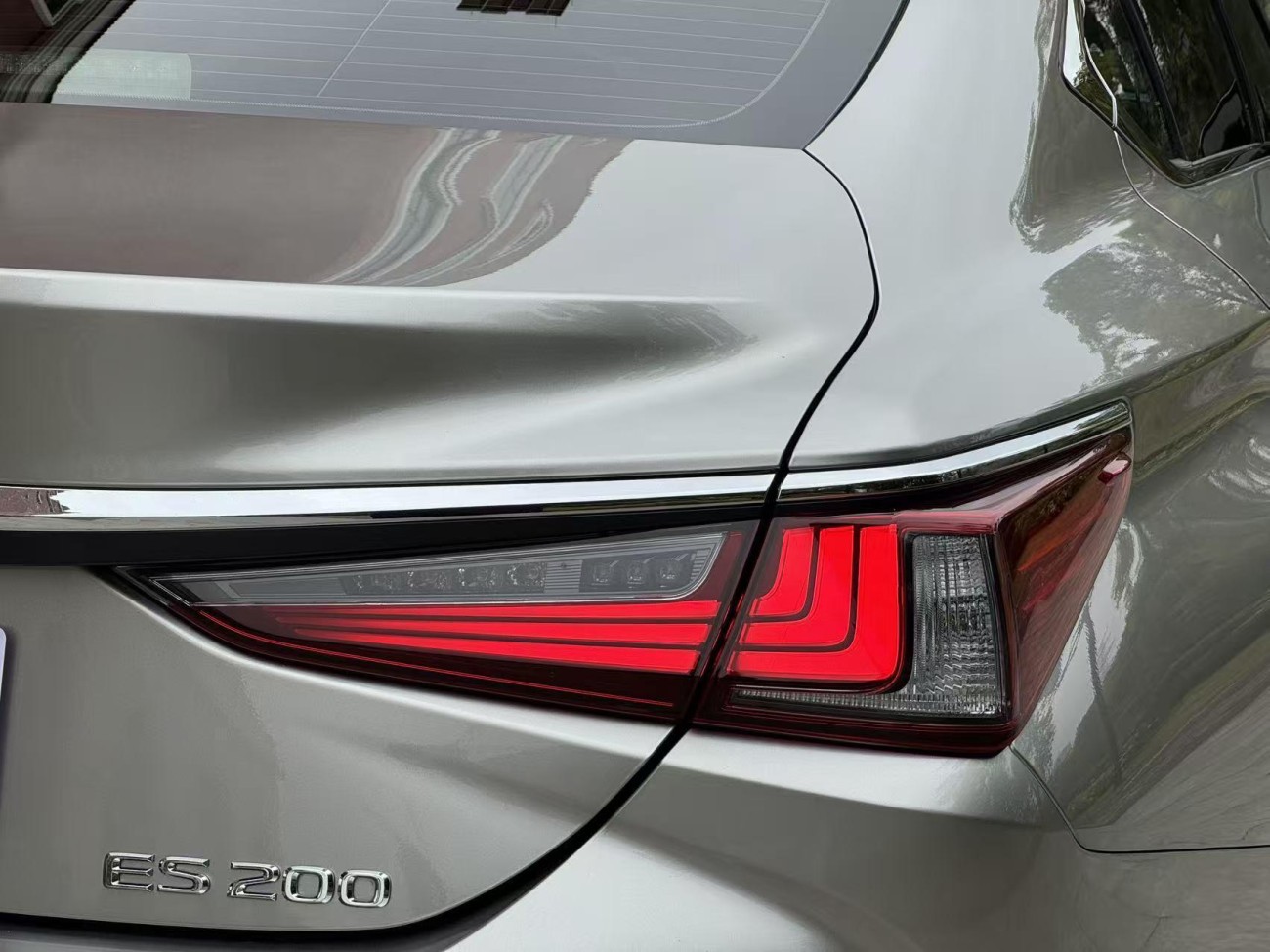 Lexus ES 200 2024