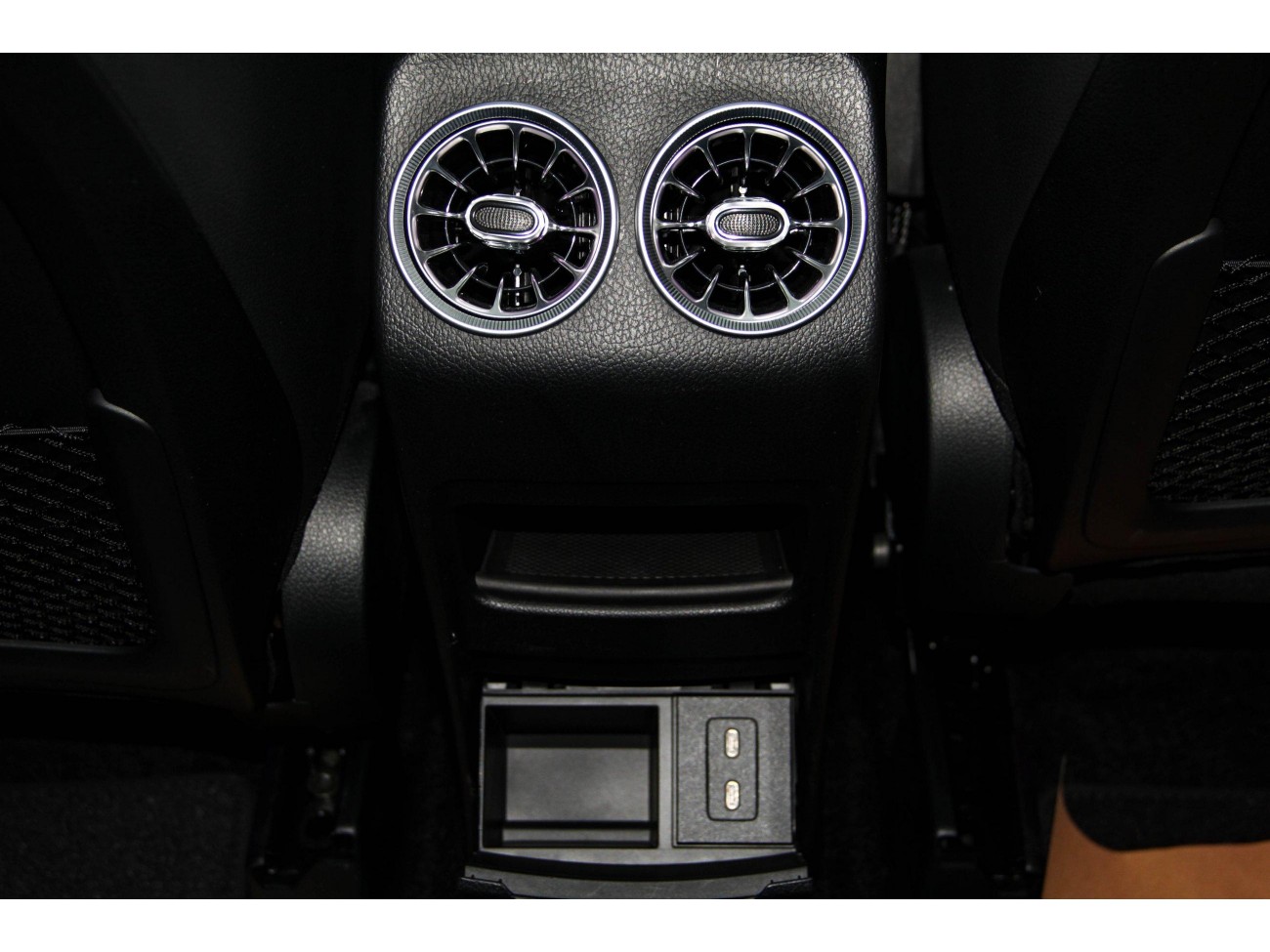 Mercedes-Benz GLB 2024