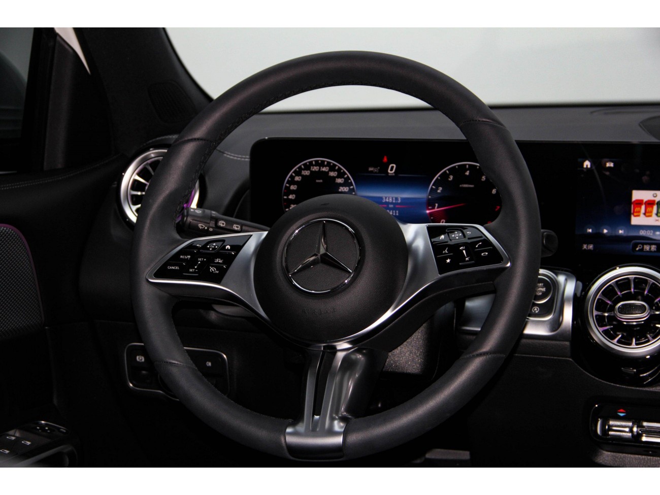 Mercedes-Benz GLB 2024