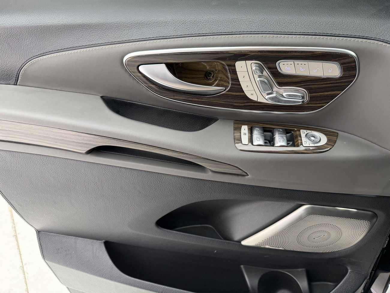 Mercedes-Benz 2021 2020