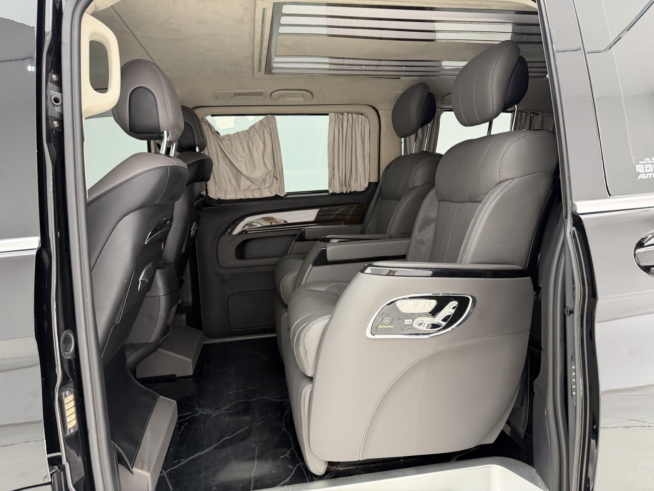 Mercedes-Benz 2021 2020
