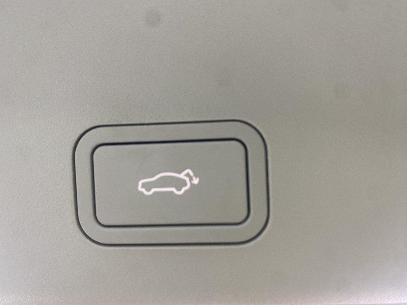 Volvo EM90 2024