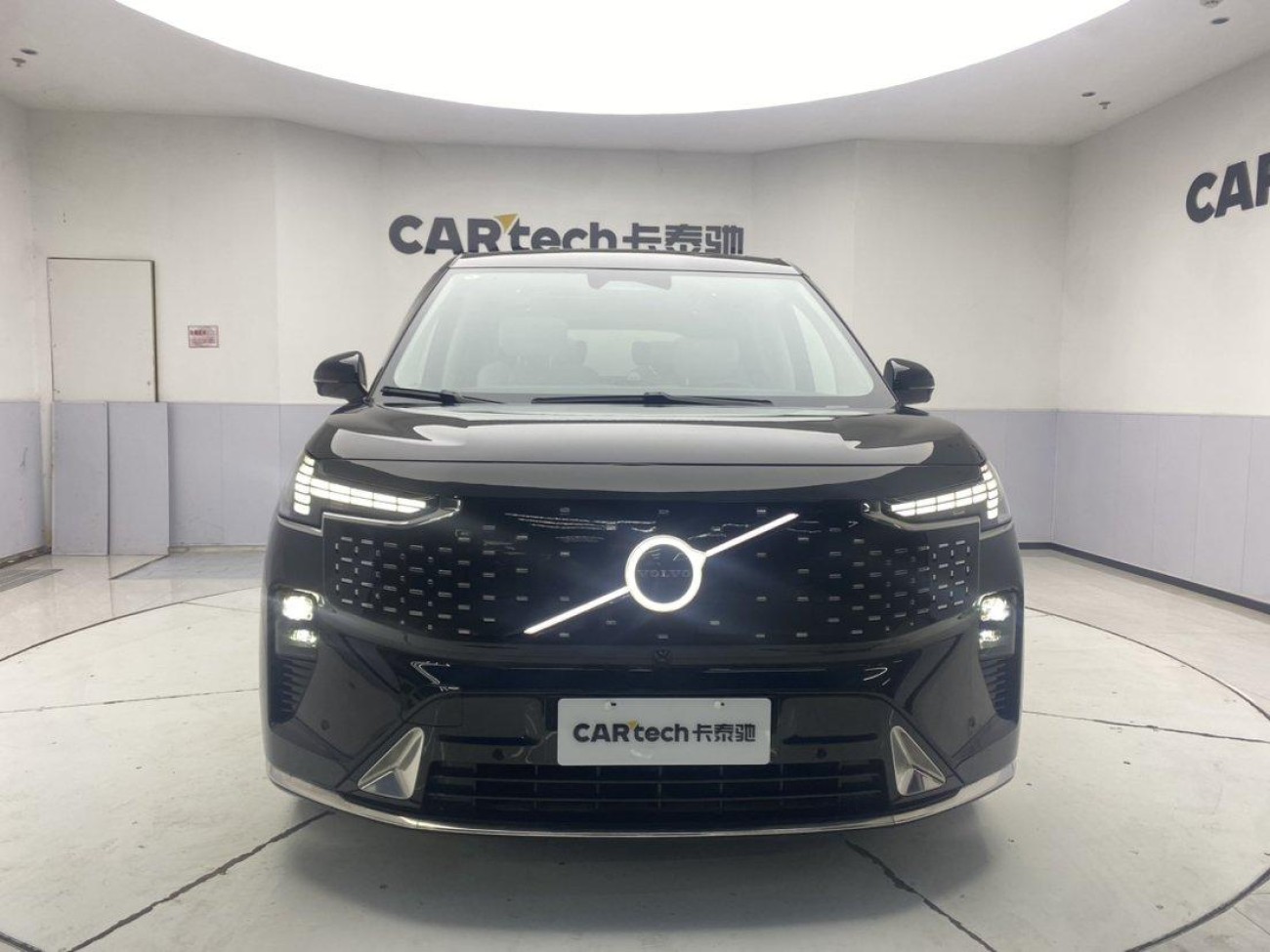 Volvo EM90 2024