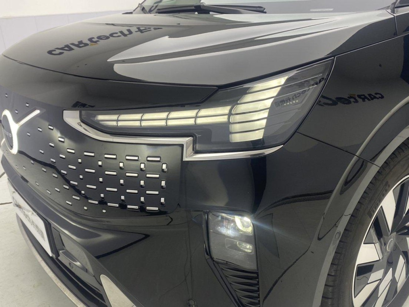Volvo EM90 2024